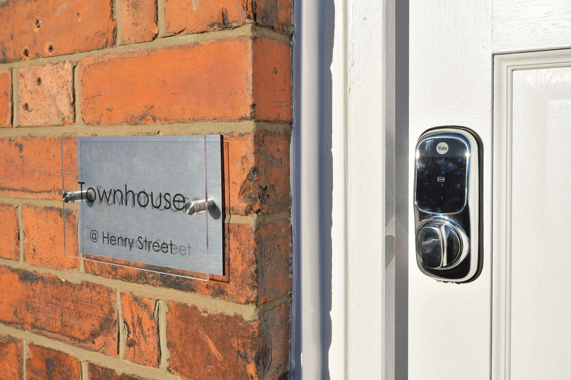 Townhouse @ Henry Street Crewe Hotel Exterior photo